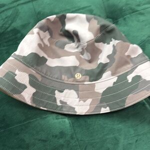 lululemon athletica reversible camo and tan bucket hat